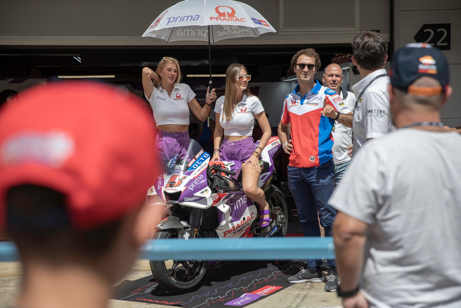 MotoGP™ Valencia garage